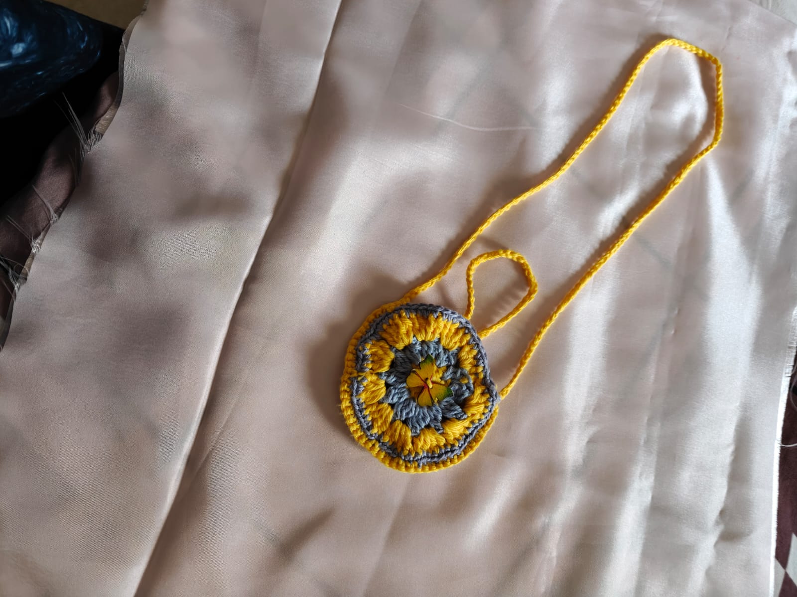 Mini crossbody bag in yellow and grey